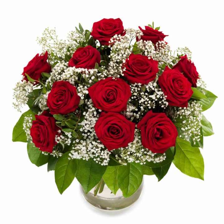 Buket med røde roser og brudeslør