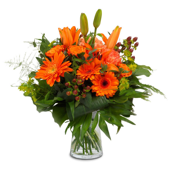 Blomster buket i orange med liljger, roser, gerbera og andre blomster